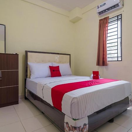 RedDoorz near Politeknik Negeri Medan Hotel Buitenkant foto