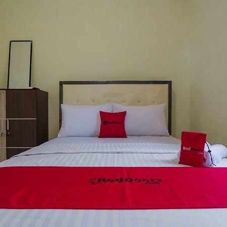 RedDoorz near Politeknik Negeri Medan Hotel Buitenkant foto