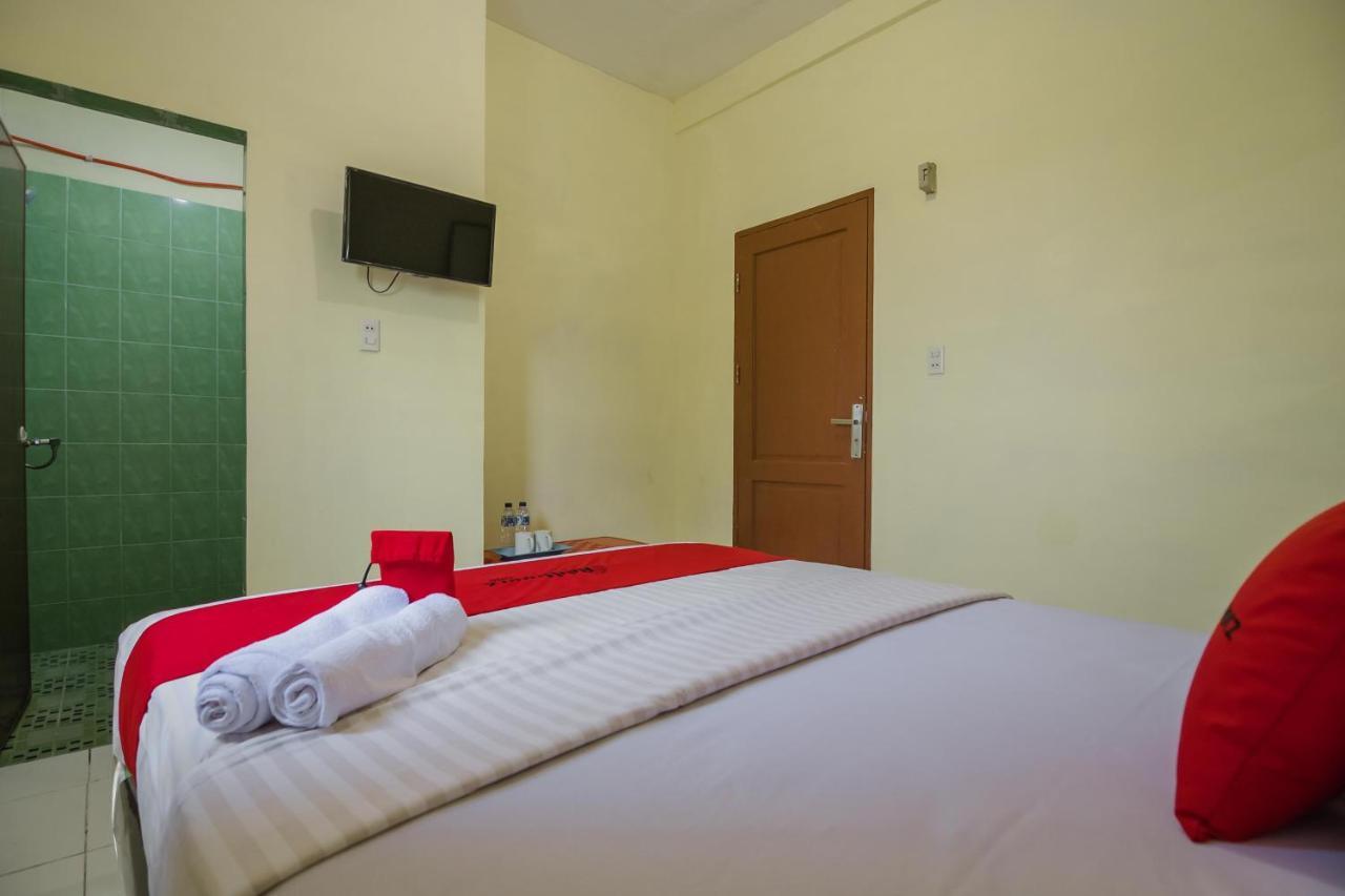 RedDoorz near Politeknik Negeri Medan Hotel Buitenkant foto