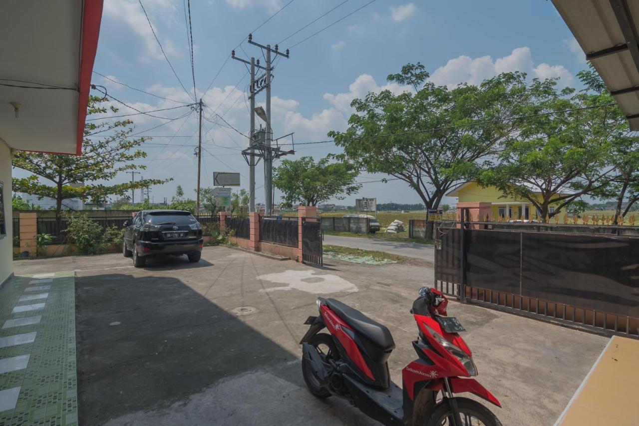 RedDoorz near Politeknik Negeri Medan Hotel Buitenkant foto