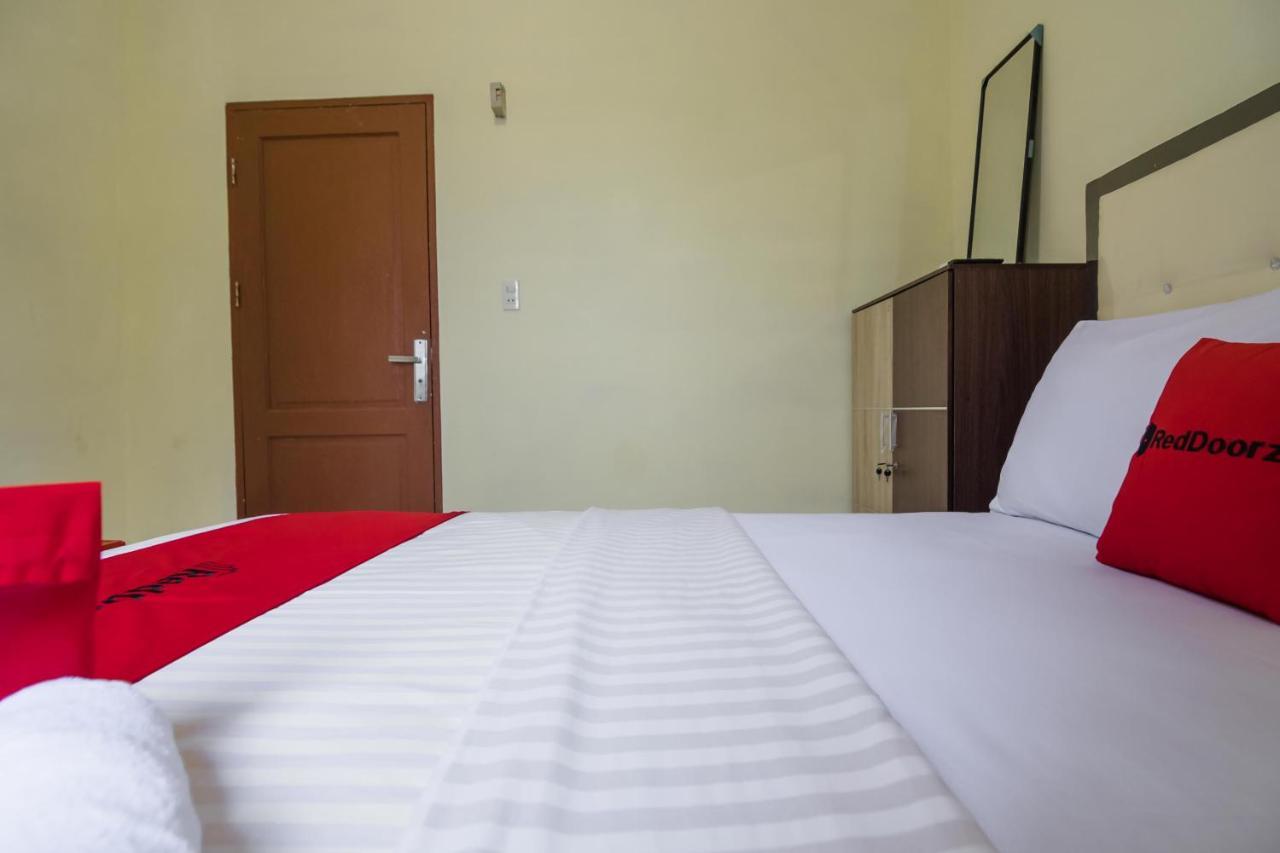 RedDoorz near Politeknik Negeri Medan Hotel Buitenkant foto