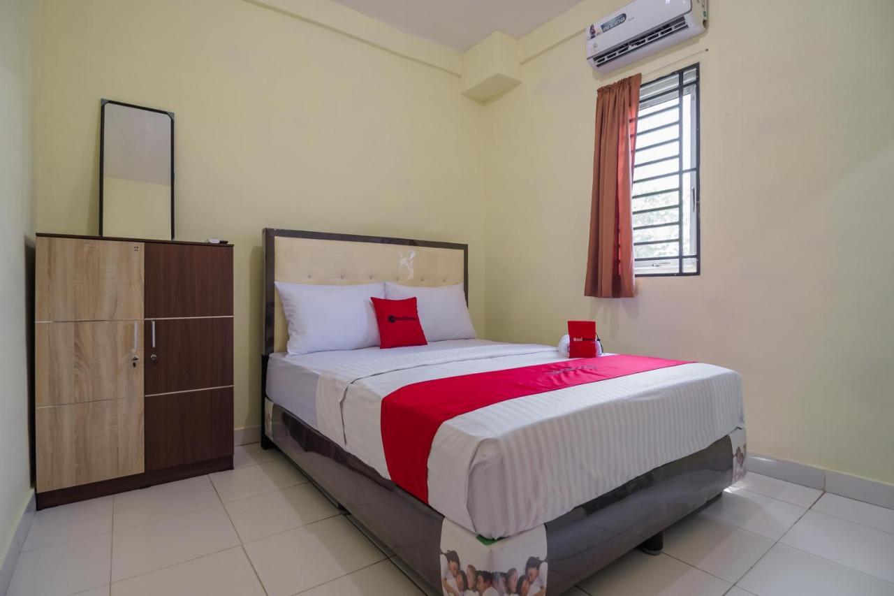RedDoorz near Politeknik Negeri Medan Hotel Buitenkant foto