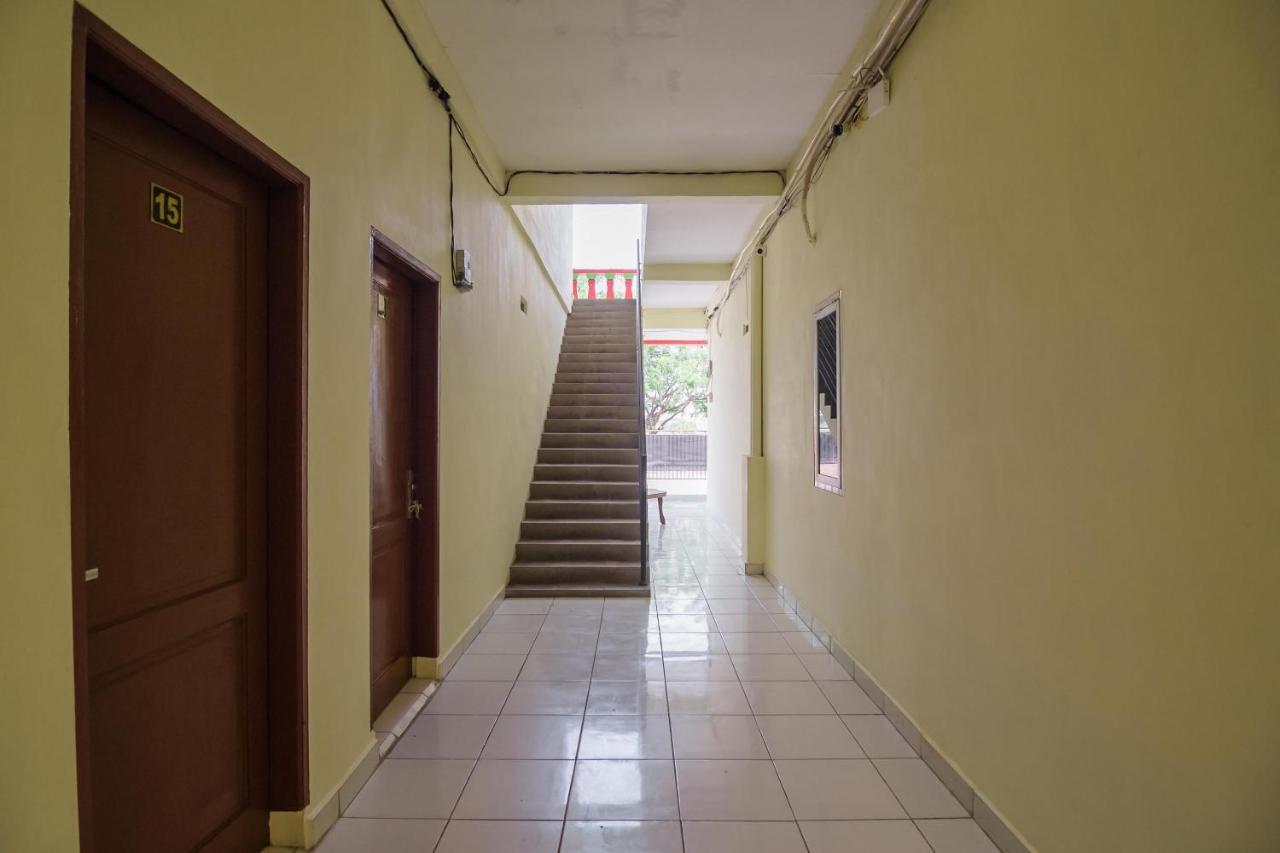 RedDoorz near Politeknik Negeri Medan Hotel Buitenkant foto
