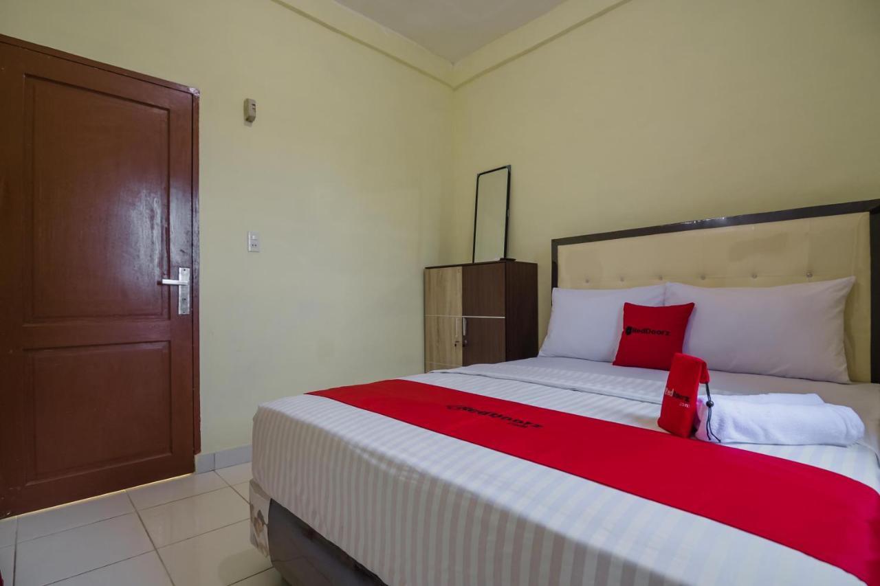 RedDoorz near Politeknik Negeri Medan Hotel Buitenkant foto