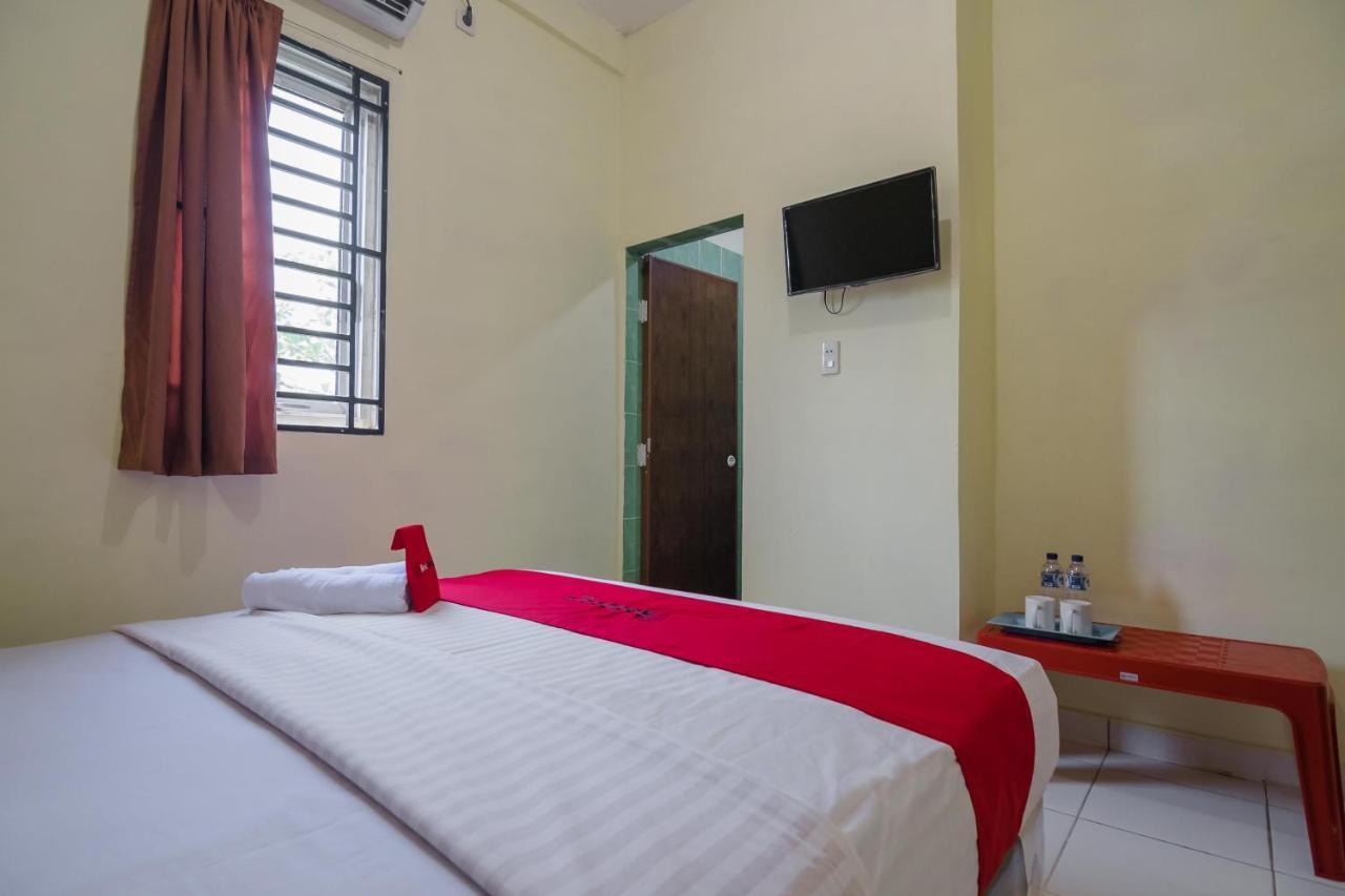 RedDoorz near Politeknik Negeri Medan Hotel Buitenkant foto