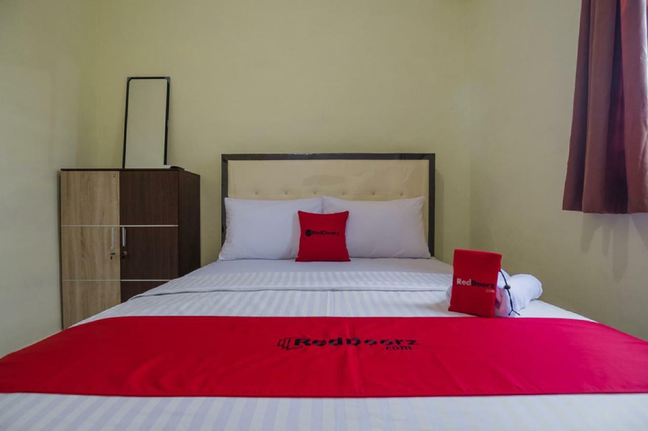 RedDoorz near Politeknik Negeri Medan Hotel Buitenkant foto