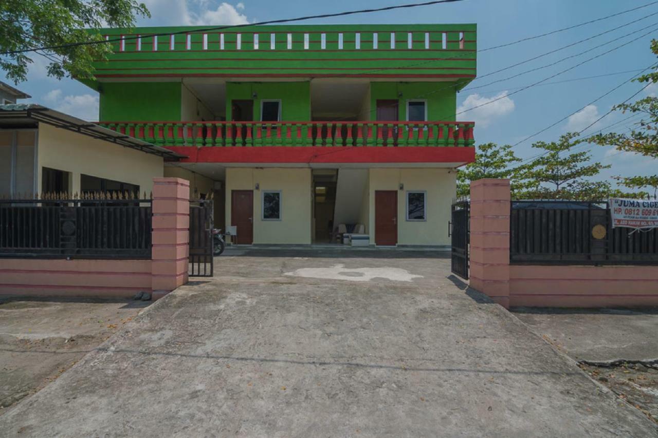 RedDoorz near Politeknik Negeri Medan Hotel Buitenkant foto