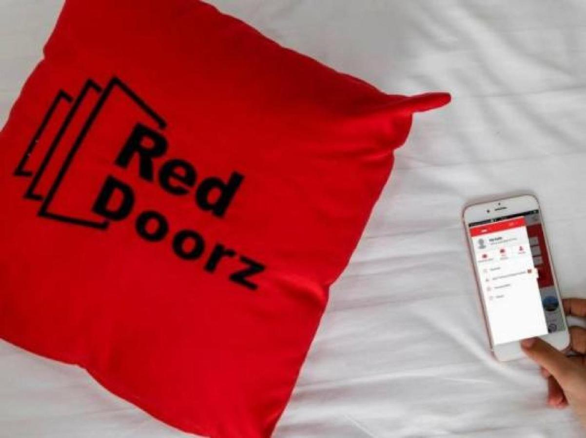 RedDoorz near Politeknik Negeri Medan Hotel Buitenkant foto